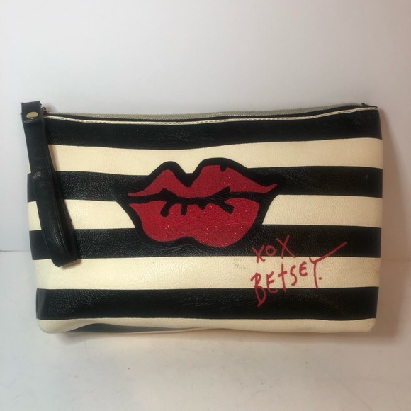 Betsey Johnson Red Lips, Black And White Striped Handbag. Built In Charge Pack. - Picture 3 of 10